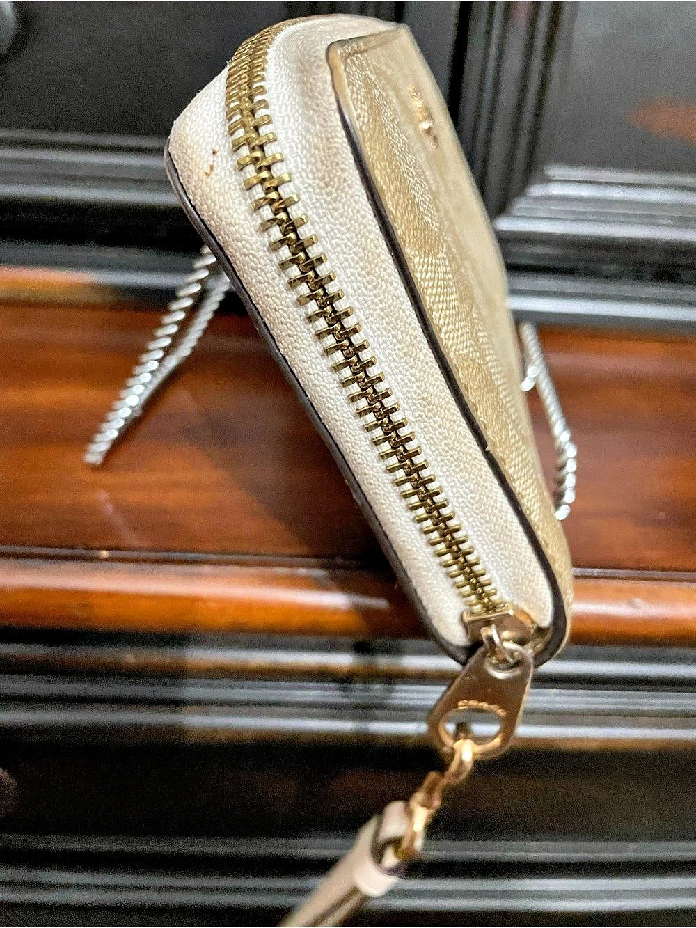 Coach Long Zip Around Wallet In Signature Canvas Beige & White - Picture 4 of 8